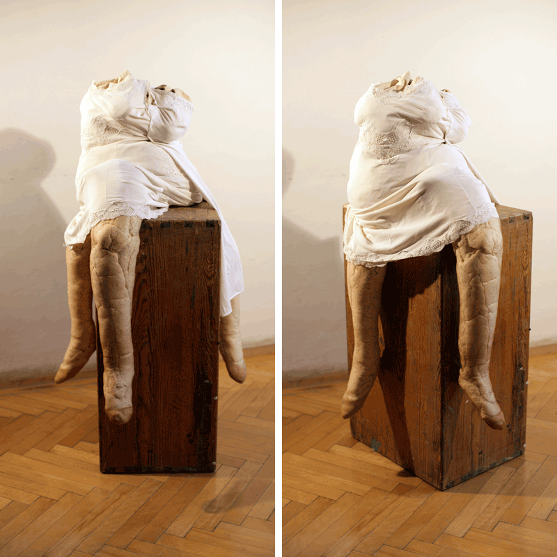 3-beinige Puppe aus Bettzeug und Unterwäsche, Akademie für Angewandte Kunst Wien